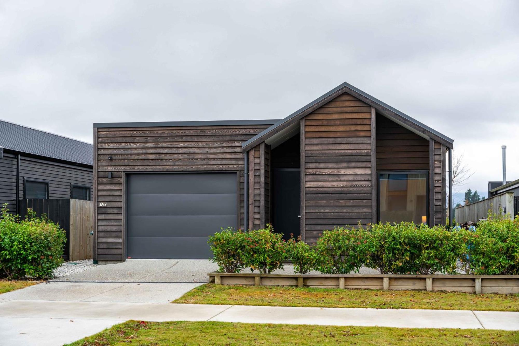 Outlet Sanctuary Villa Wanaka Exterior photo